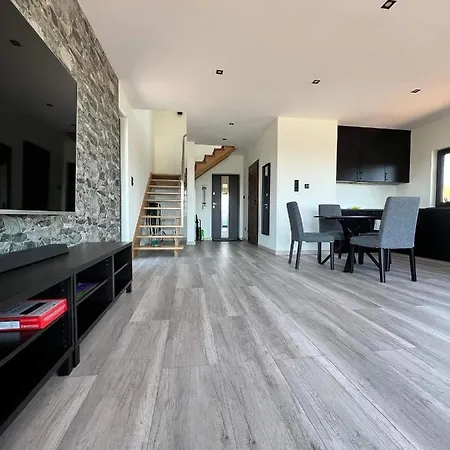 Wichrowe Wzgorze Z Jacuzzi ヴィラ *