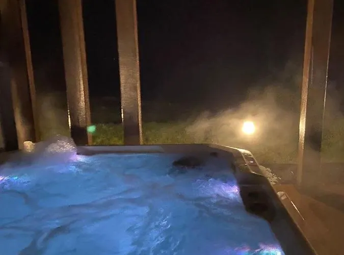 Wichrowe Wzgórze Z Jacuzzi Willa